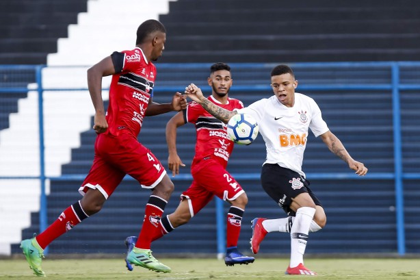Rafael Bilu durante jogo contra o River-PI, válido pela Copa do Brasil