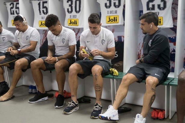 Ralf, Urso, Avelar e Fagner no vestiário antes do jogo contra o Ceará, pela Copa do Brasil