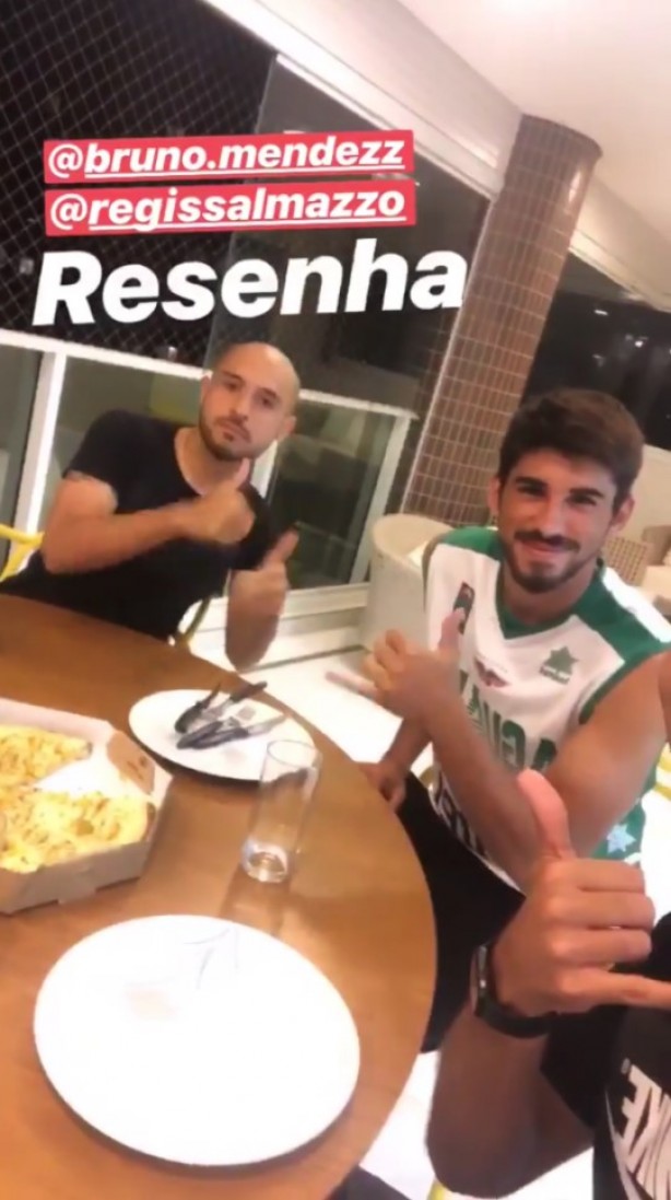 Régis e Méndez assistem a jogo do Corinthians junto com Fabricio Oya