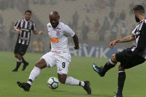 Vagner Love anotou um dos gols do Corinthians contra o Ceará, pela Copa do Brasil