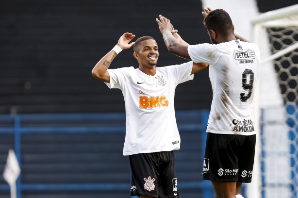 Vitinho e Nathan em jogo contra o River-PI, pela Copa do Brasil Sub-20
