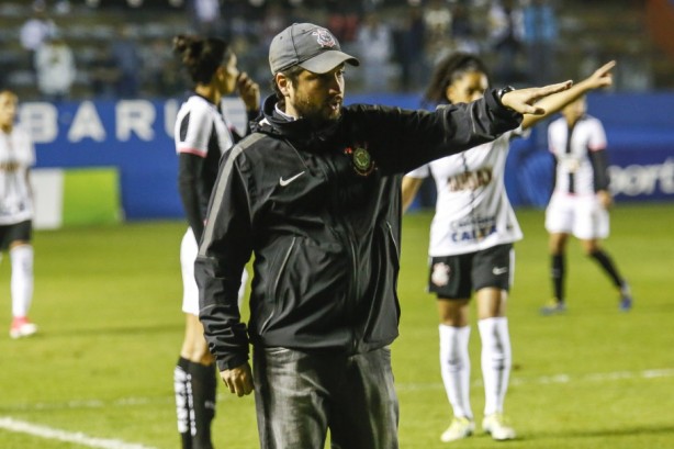 Com nmeros incrveis, Arthur Elias comanda as meninas em busca de mais um ttulo