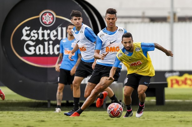 Araos, Richard e Clayson no treino deste sábado no CT Joaquim Grava