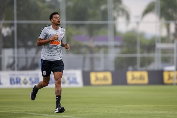 Atacante se recupera de entorse no joelho e pode enfrentar o Oeste