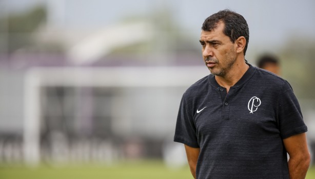 Fábio Carille comanda o treino do Timão para duelo contra Oeste