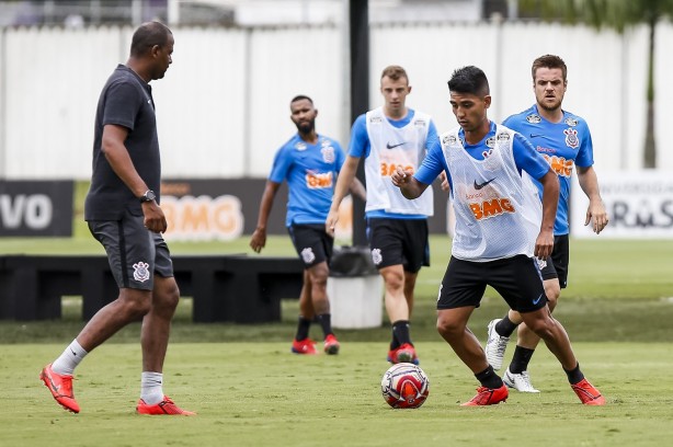 Fabrício Oya no treino deste sábado no CT Joaquim Grava