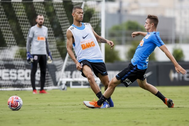 João Victor e Carlos no treino deste sábado no CT Joaquim Grava