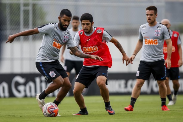Marquinhos, Sergio Díaz e Ramiro no treino de hoje no CT Joaquim Grava