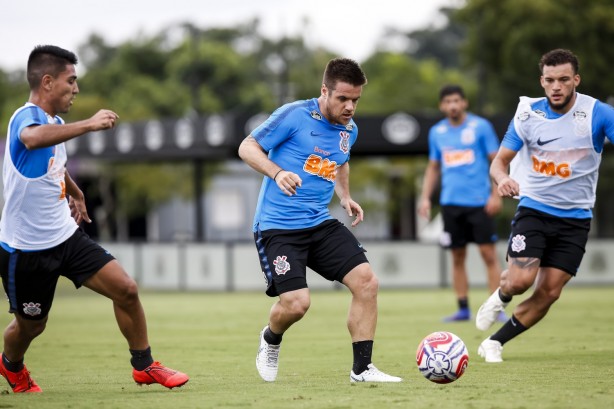 Oya, Ramiro e André Luís no treino deste sábado no CT Joaquim Grava
