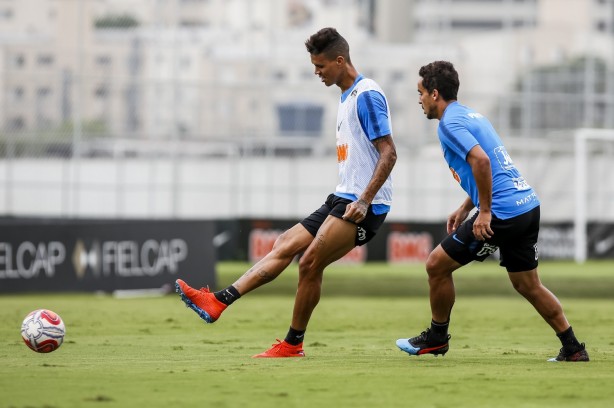 Richard e Jadson no treino deste sábado no CT Joaquim Grava