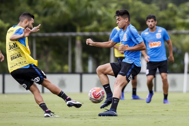 Roni no treino deste sábado no CT Joaquim Grava