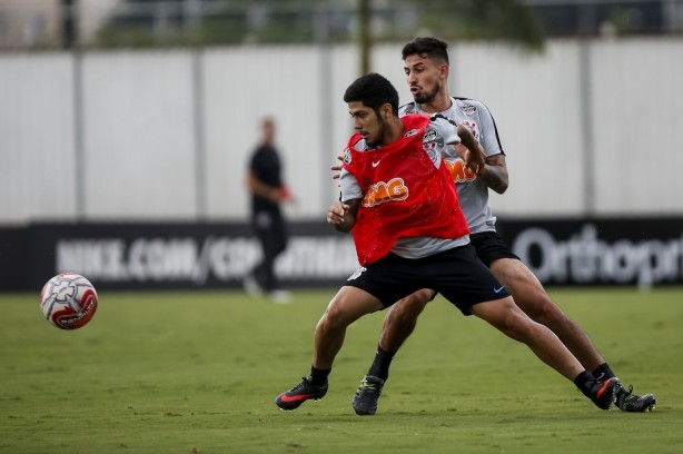 Sergio Díaz e Pedro Henrique no CT Joaquim Grava