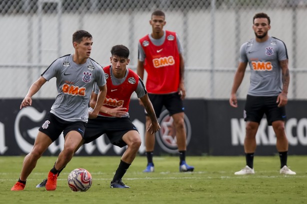 Vital e Araos no treino de hoje no CT Joaquim Grava