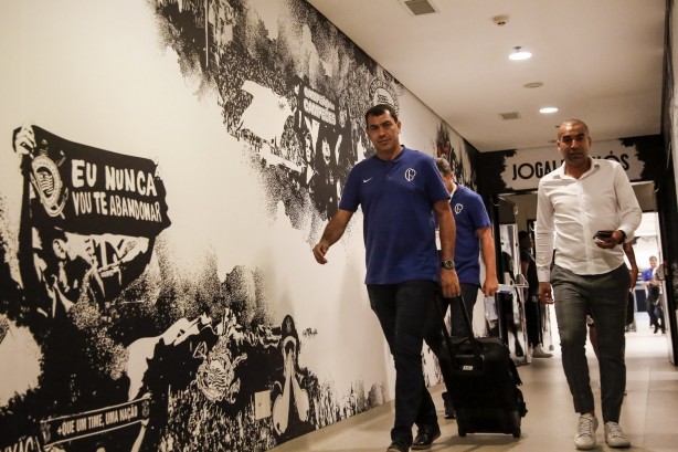 Fábio Carille e Emerson Sheik chegam à Arena Corinthians para duelo contra o Oeste