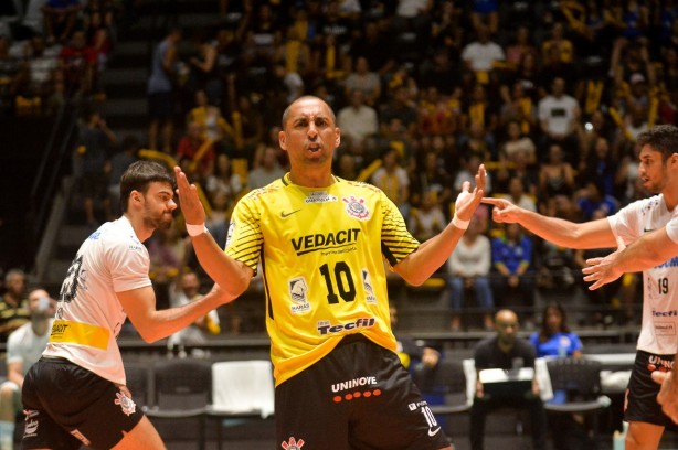 Serginho comemorava cada ponto como se fosse um título neste sábado