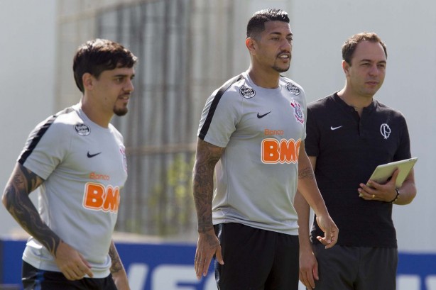 Fagner e Ralf no treino de hoje no CT Joaquim Grava