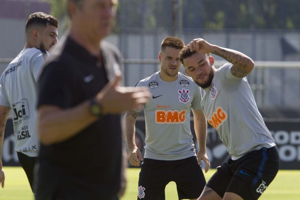Pedro Henrique, Ramiro e André Luís treinam no CT Joaquim Grava na manhã desta segunda