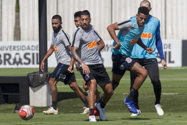Ralf e companheiros no treino desta segunda-feira no CT
