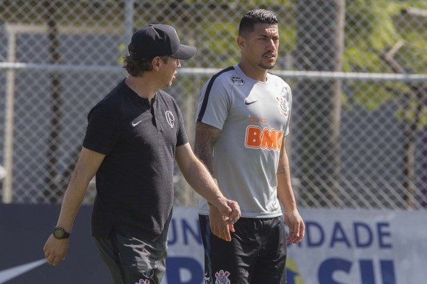 Ralf treina no CT Joaquim Grava na manhã desta segunda-feira