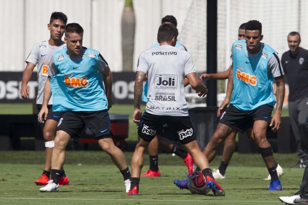 Ramiro e Gustagol no treino desta segunda-feira no CT