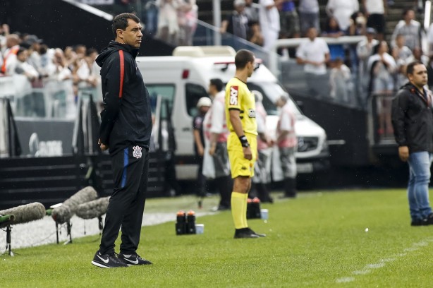 Técnico Fábio Carille no jogo contra o Oeste