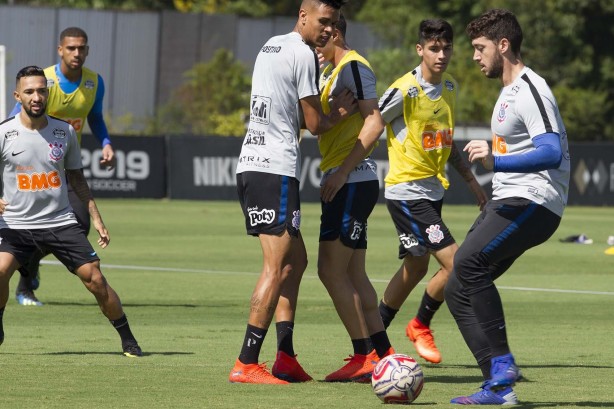 Timão treina no CT Joaquim Grava na manhã desta segunda-feira