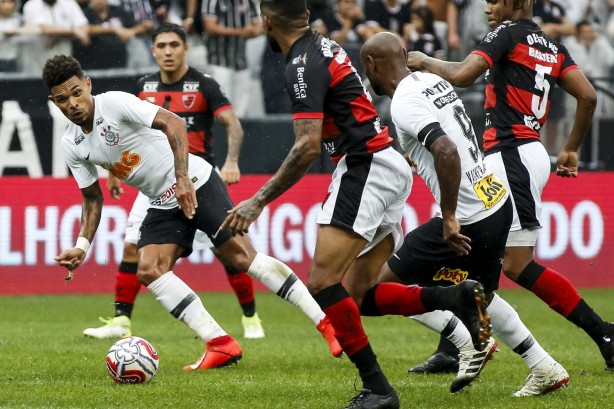 Vagner Love e Junior Ursodurante a vitória contra o Oeste, no Campeonato Paulista