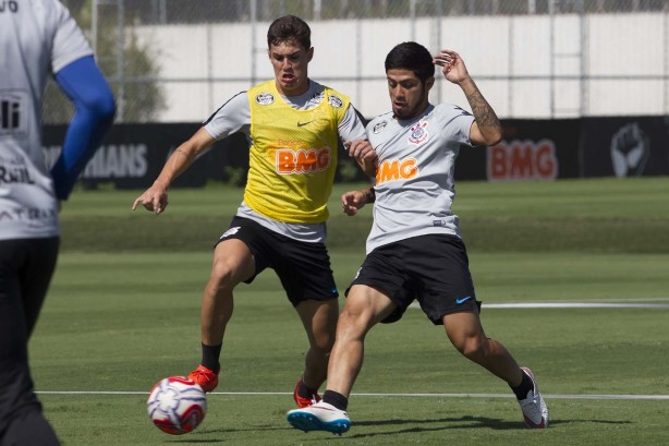 Vital e Sergio Díaz treinam juntos no treino de hoje no CT Joaquim Grava