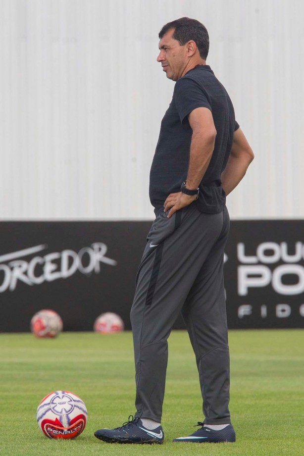 Fábio Carille durante treino desta terça-feira; Timão tem pela frente o Ituano