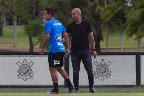 Jadson e Sheik no treinamento desta terça-feira no CT Joaquim Grava