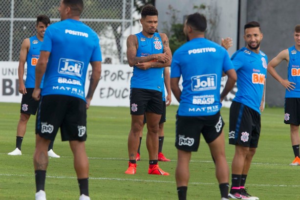 Urso e Clayson treina no CT Joaquim Grava nesta terça-feira