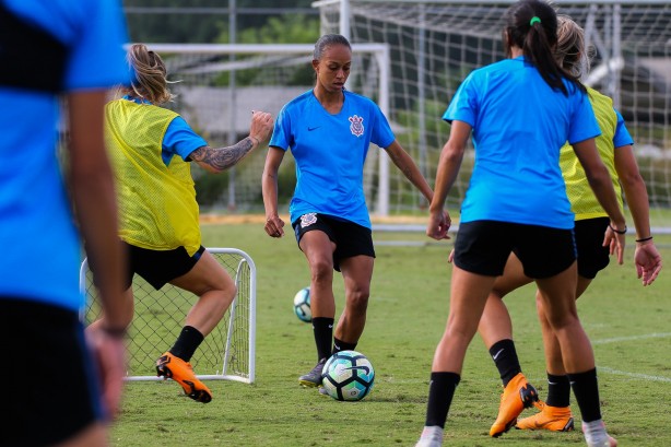 Adriana no treino de hoje do Corinthians Futebol Feminino