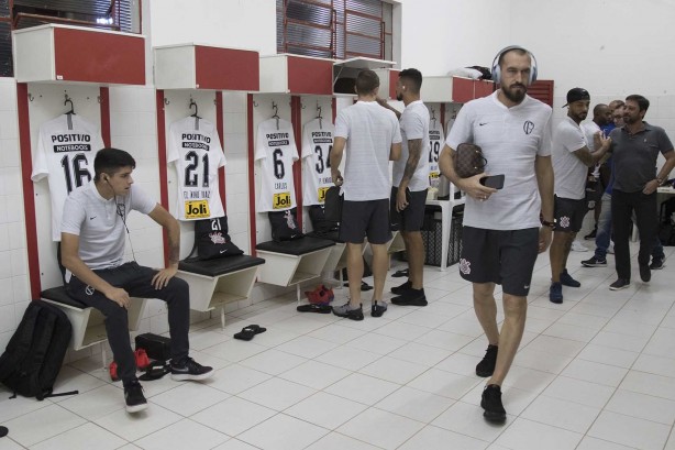 Araos, Walter e companheiros no vestiário do estádio Dr. Novelli Júnior, em Itu
