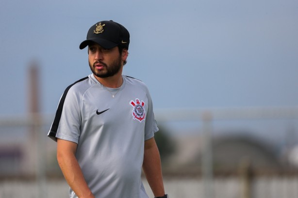 Arthur Elias treina as meninas do Corinthians Futebol Feminino nesta quarta-feira