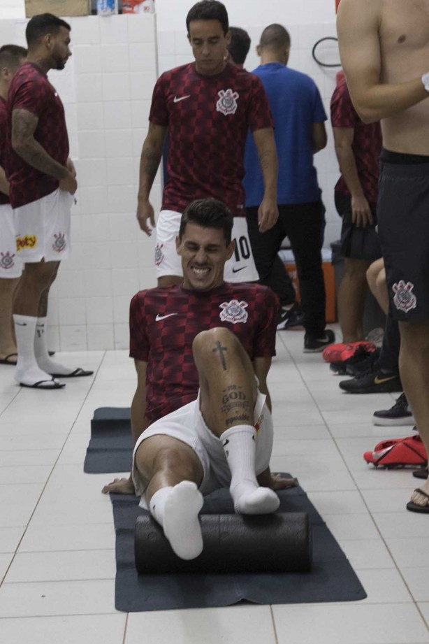 Avelar e Jadson no estádio Dr. Novelli Júnior, antes do jogo contra o Ituano, em Itu