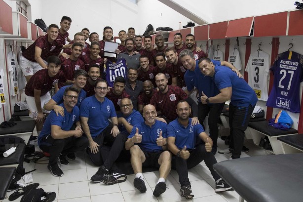 Elenco presta homenagem a Cássio antes do jogo contra o Ituano