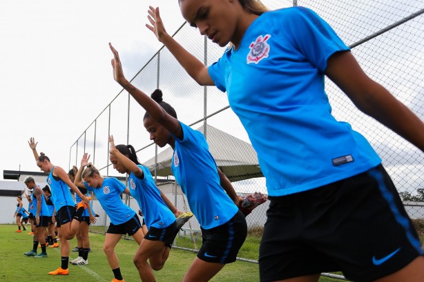 Jogadoras do Corinthians Futebol Feminino treinam nesta quarta-feira