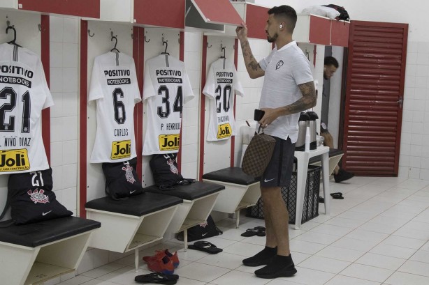 Pedro Henrique no vestiário antes da partida contra o Ituano, no estádio Dr. Novelli Júnior