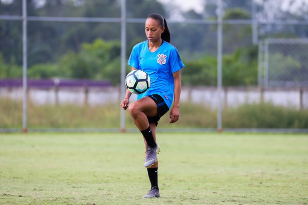 Atacante Adriana Leal treina pelo Corinthians Futebol Feminino nesta quarta-feira