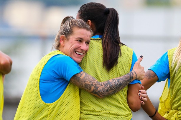 Cacau no treino das meninas do Corinthians Futebol Feminino