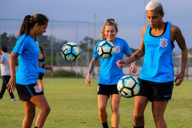 Corinthians Futebol Feminino treina para encarar o Santos