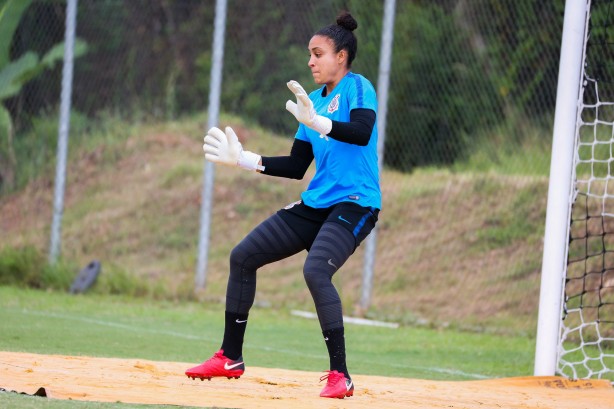 Goleira Lelê no treino das meninas do Corinthians Futebol Feminino