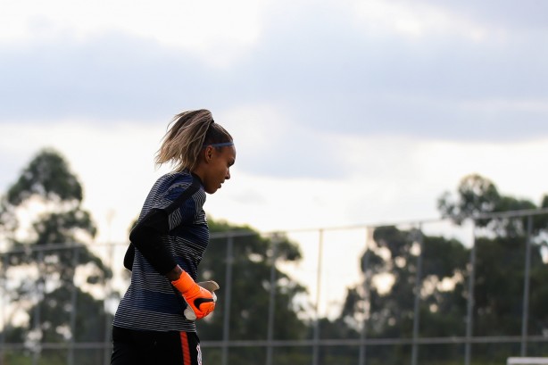 Goleira Tainá treina pelo Corinthians Futebol Feminino nesta quarta-feira