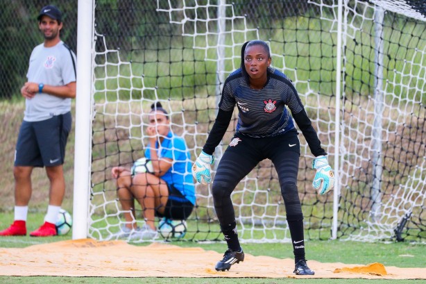 Goleira Tainá treina pelo Corinthians Futebol Feminino