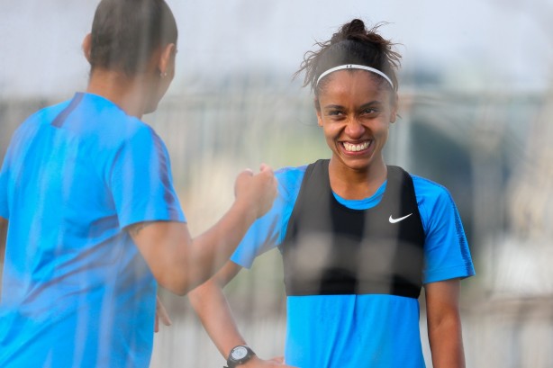Juliete toda sorridente no treino das meninas do Corinthians Futebol Feminino