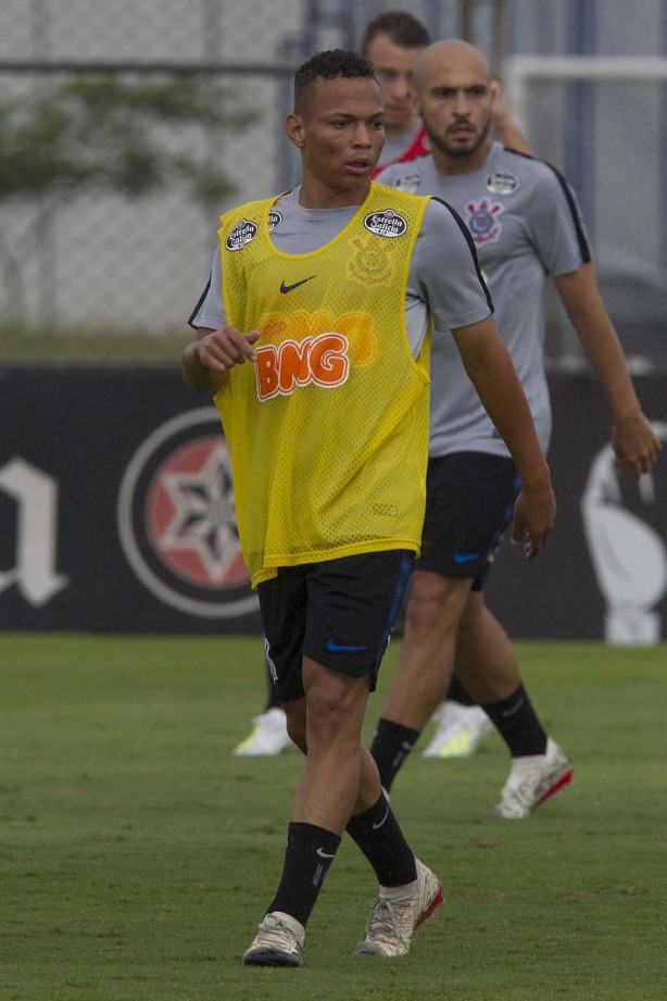 A base participou do treino de hoje no CT; garoto Janderson estava na equipe profissional