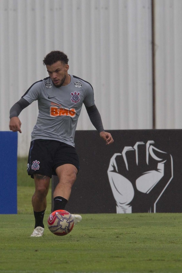 André Luis treina no CT Joaquim Grava se preparando para duelo contra a Ferroviária