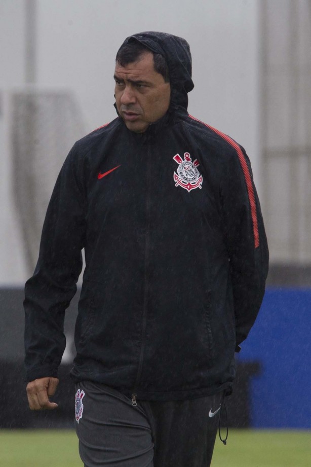 Carille no treino desta quinta-feira no CT Joaquim Grava