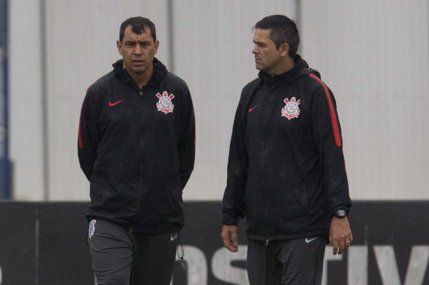 Fábio Carille no treino desta quinta-feira no CT Joaquim Grava