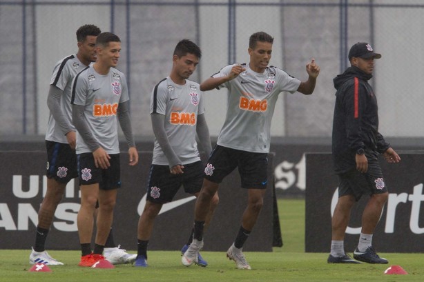 Jogadores no treino desta quinta-feira no CT Joaquim Grava